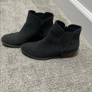 Kensie Black Textured Ankle Booties